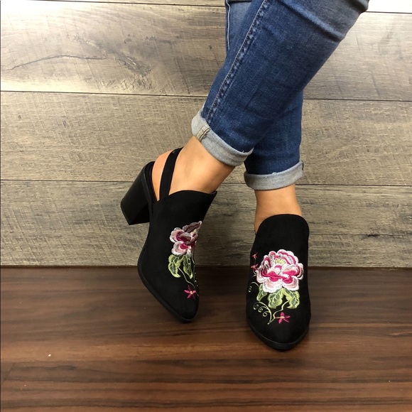 EMBROIDERED WOMEN ALMOND TOE - Picture 2 of 7